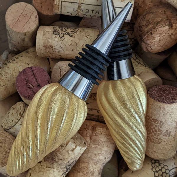Detail Enchanted Gold Wine Stoppers on Corks