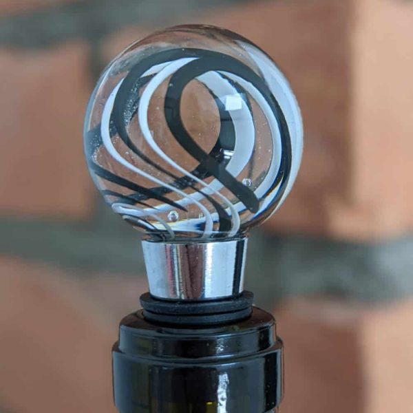 Black And White Stringer Wine Stopper