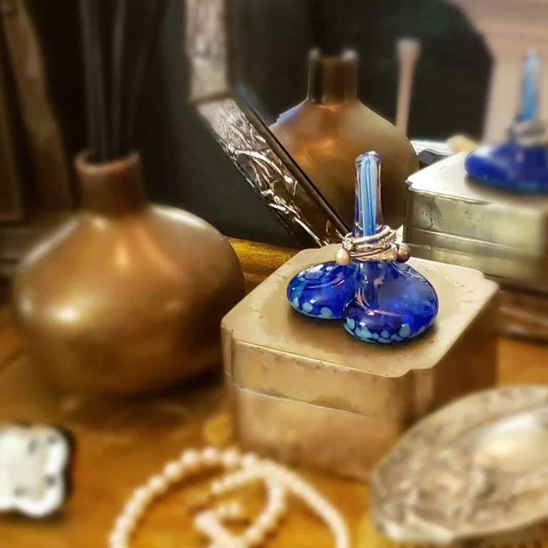 Sapphire Ring Holder